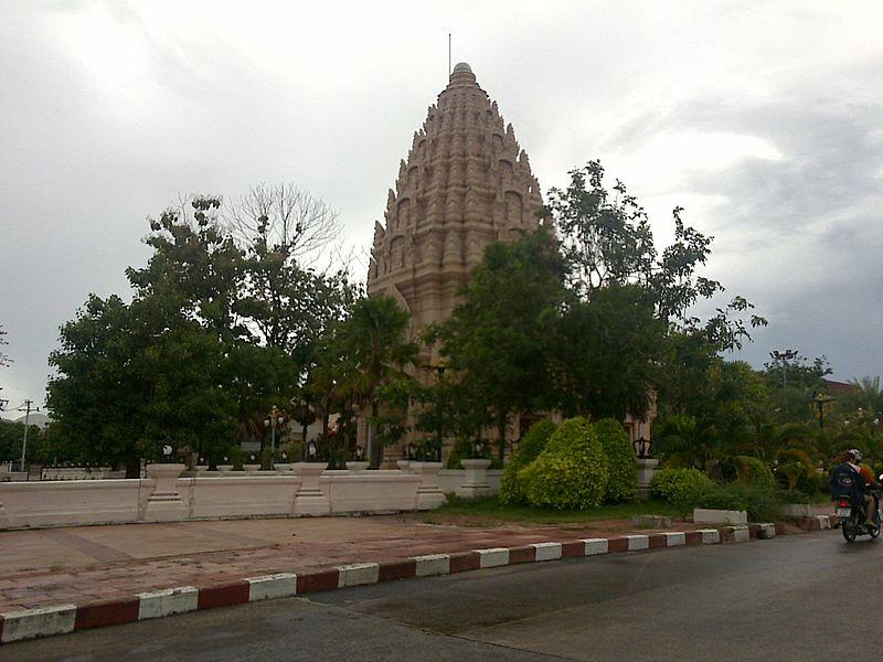 Buriram City Pillar is similar to Prasat Phnom Rung.